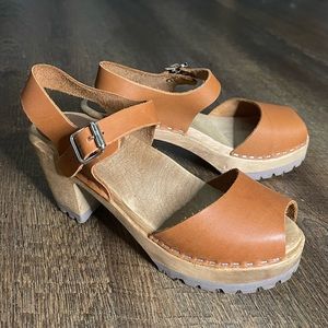 Mia Greta clog sandal in luggage